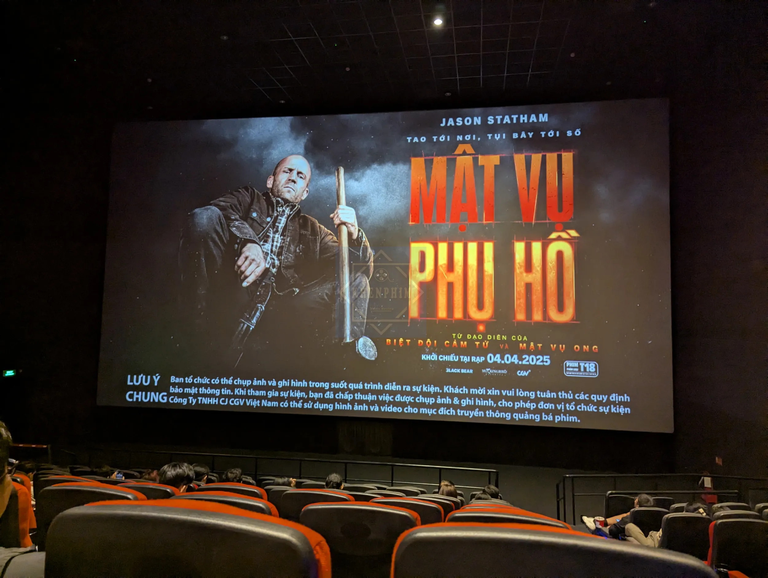 Màn hình chờ trước khi phim Mật Vụ Phụ Hồ chiếu