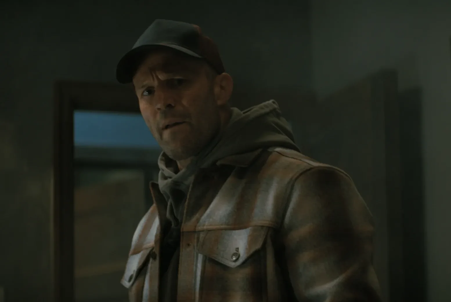 Jason Statham trong vai Levon Cade