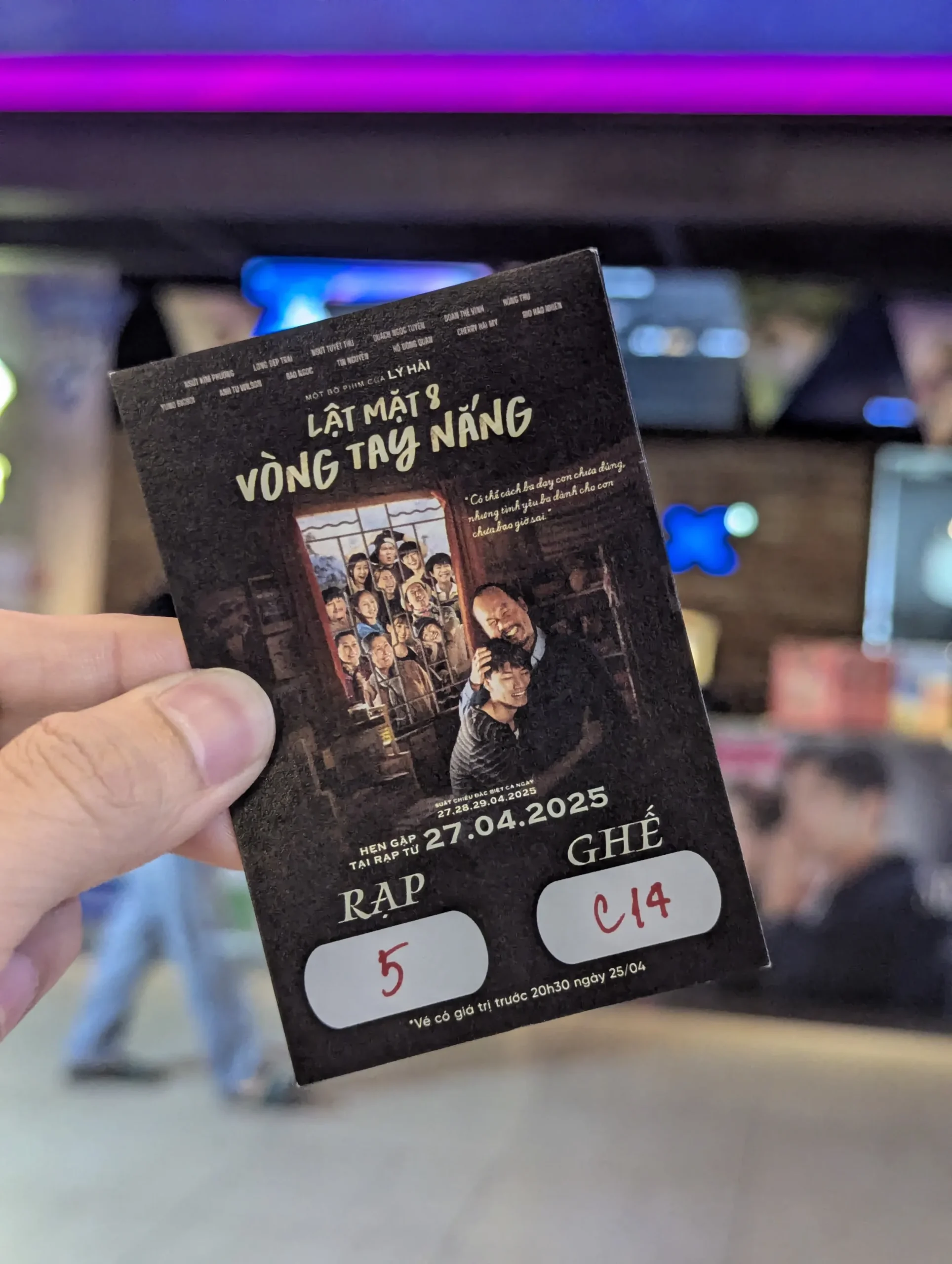 Vé xem phim Lật Mặt 8 Vòng Tay Nắng
