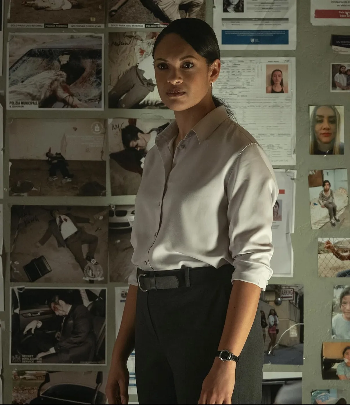 Nữ đặc vụ Medina do Cynthia Addai-Robinson thủ vai