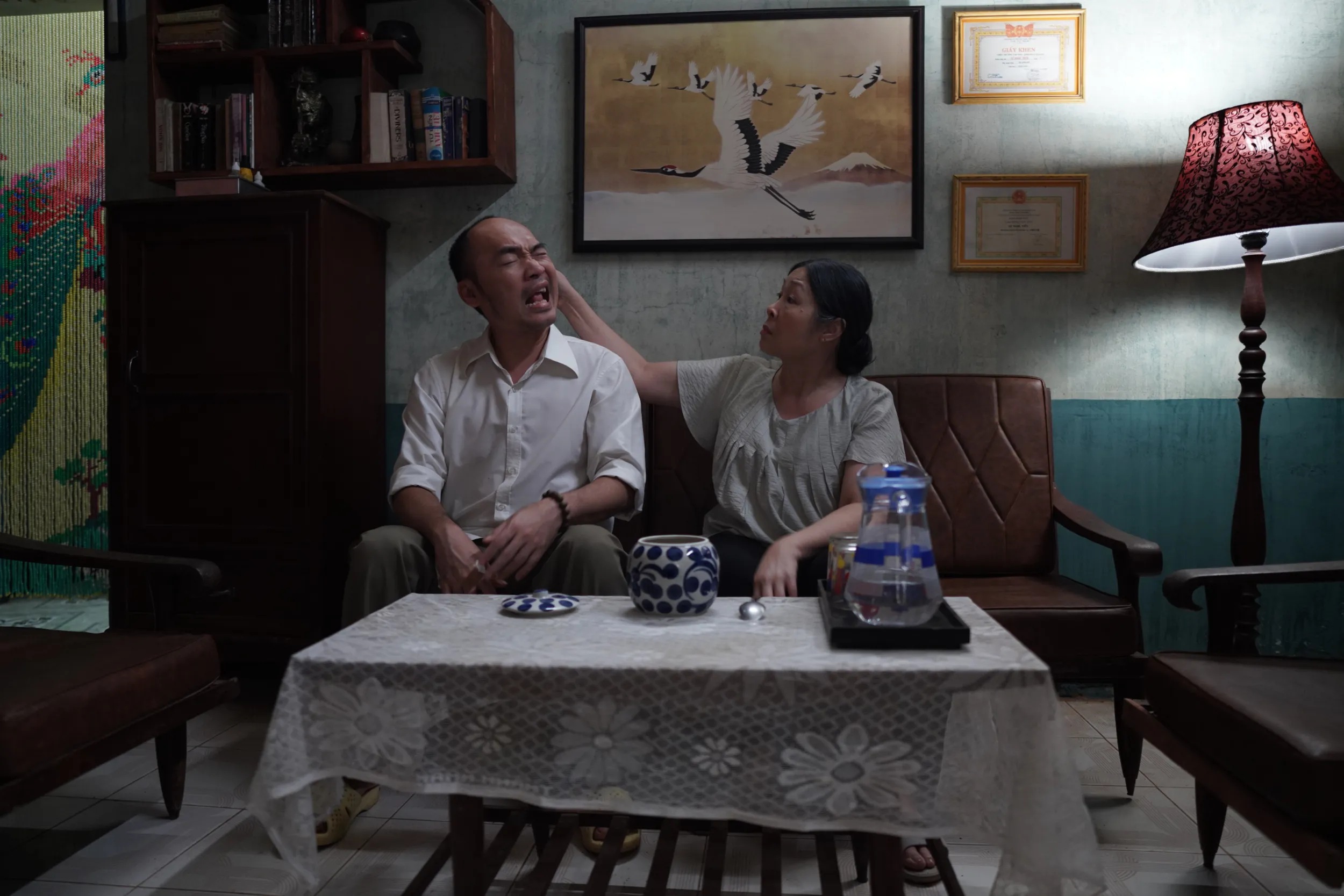 Tiến Luật vào vai con trai của người mẹ đơn thân (Hồng Vân đóng)