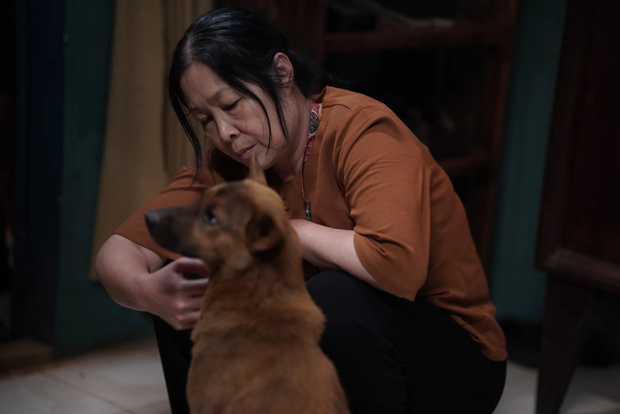 Trong phim còn có chú chó tên "Cà phê", rất dễ thương và đóng vai trò quan trọng trong hành trình tìm xác