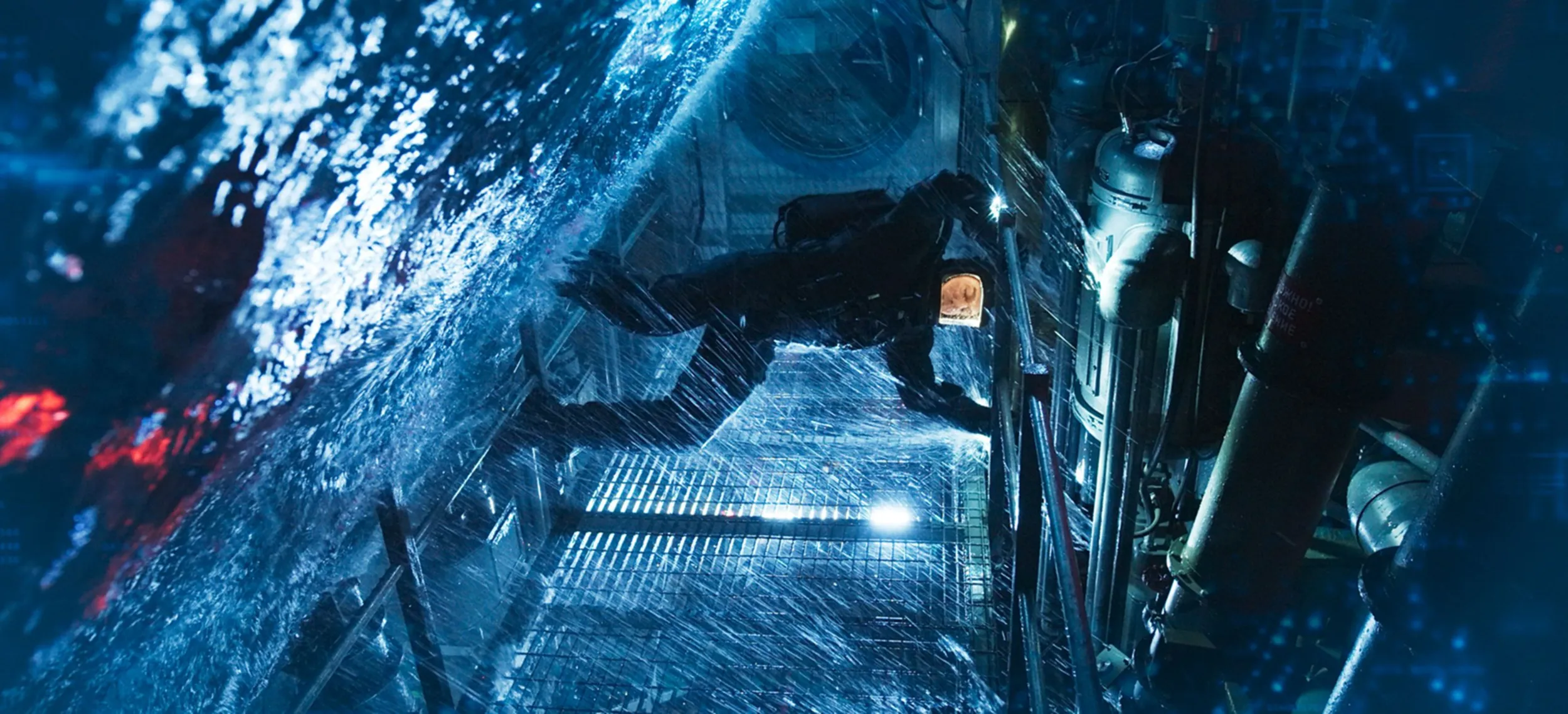 Cảnh trong tàu ngầm giúp đẩy căng thẳng lên cực độ - phim Mission Impossible 8 (Nhiệm Vụ: Bất Khả Thi - Nghiệp Báo Cuối Cùng)