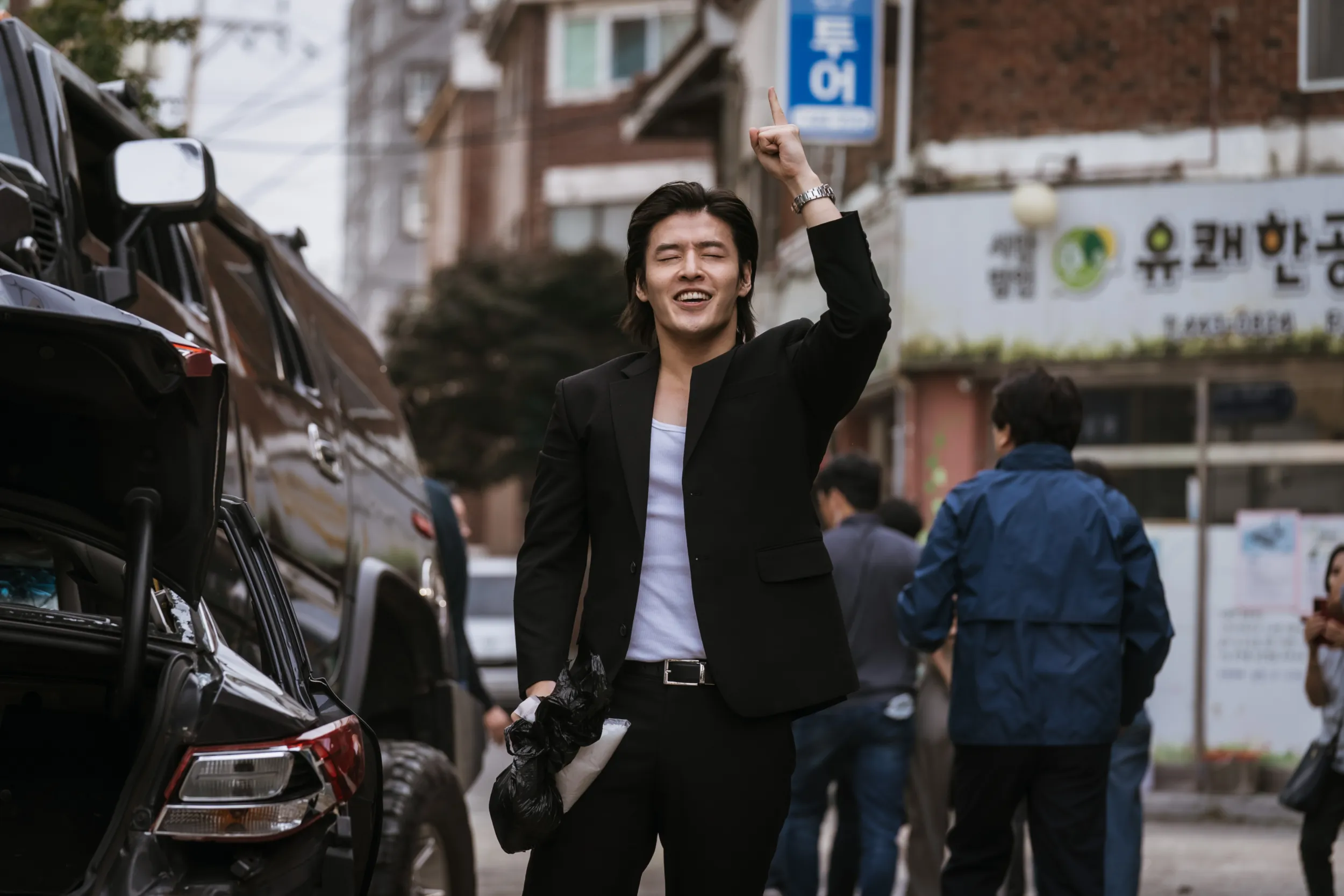 Kang Ha-neul vào vai kẻ chỉ điểm
