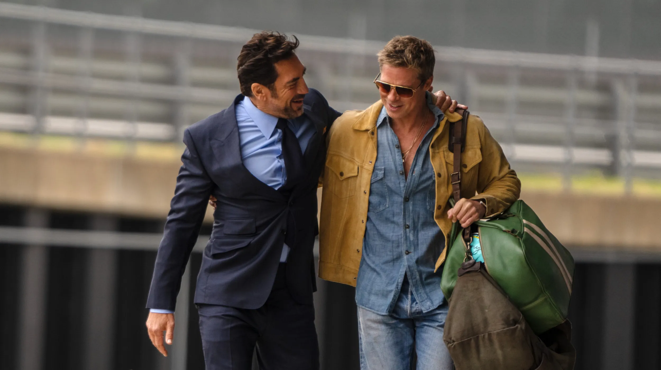 Sonny Hayes (do Brad Pitt thủ vai) được săn đón trở lại đường đua F1