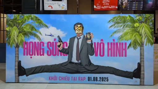 Banner bài đánh giá phim Naked Gun (Họng Súng Vô Hình)