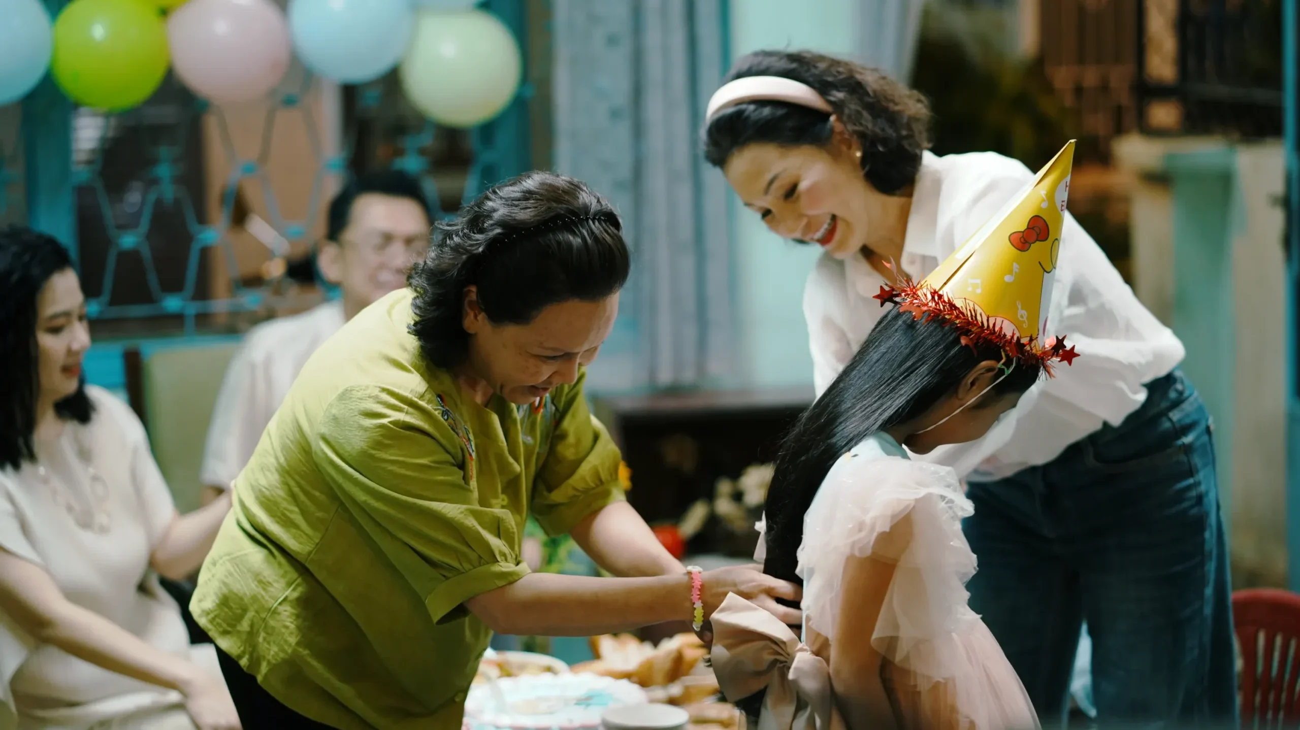 Banner bài đánh giá phim Cục Vàng Của Ngoại