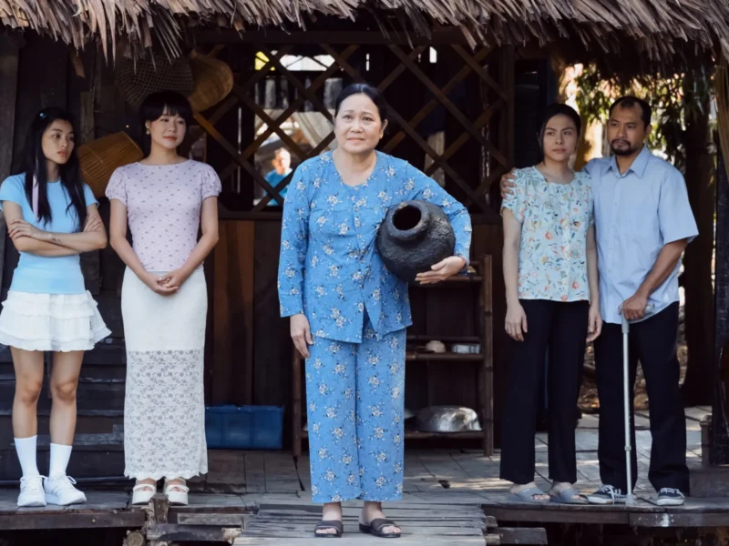 Banner bài đánh giá phim Nhà Ma Xó