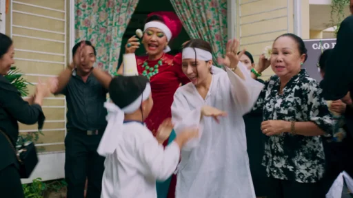 Banner bài đánh giá phim Phá Đám: Sinh Nhật Mẹ