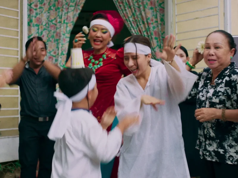 Banner bài đánh giá phim Phá Đám: Sinh Nhật Mẹ