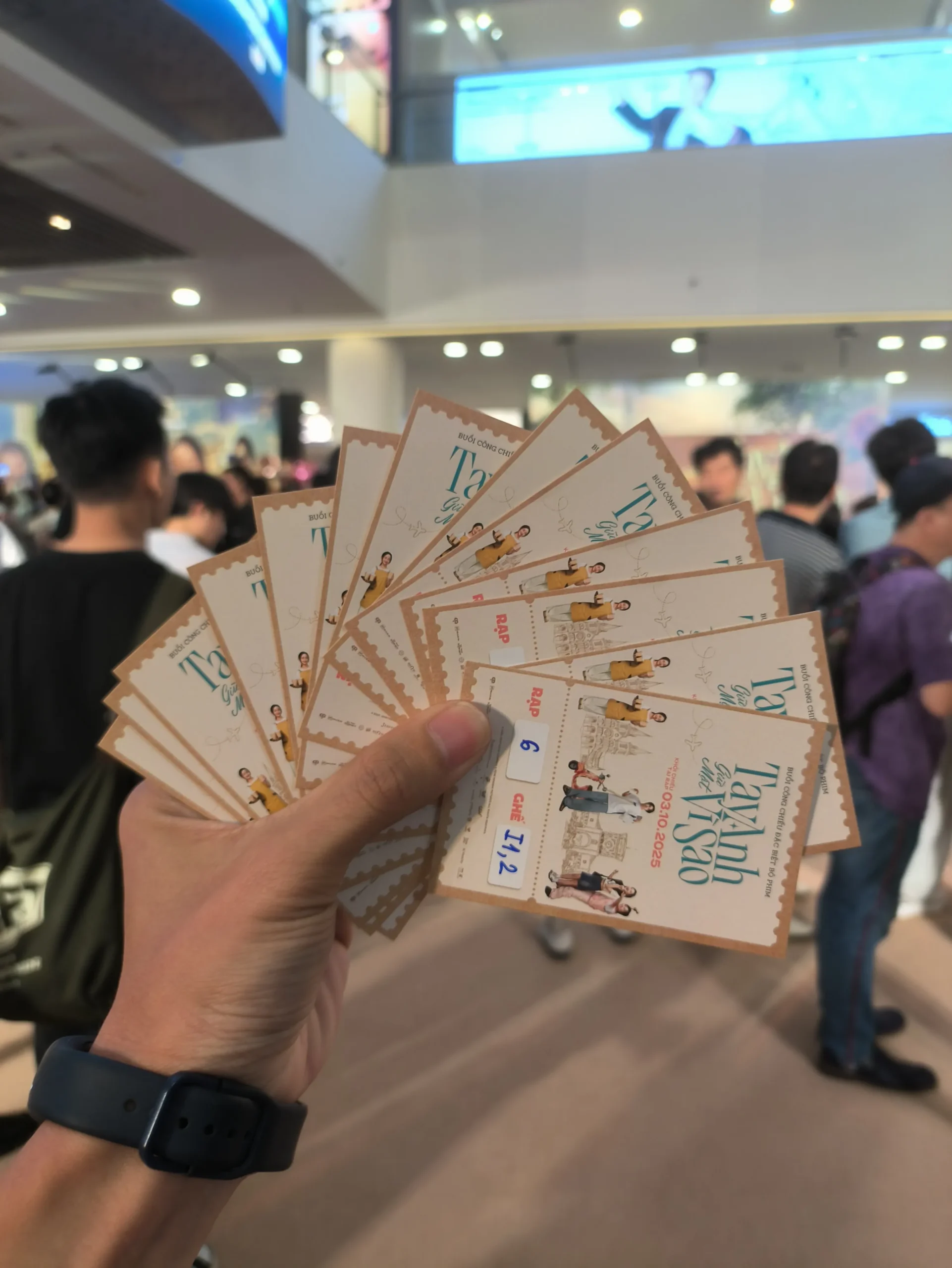 Vé xem phim Tay Anh Giữ Một Vì Sao