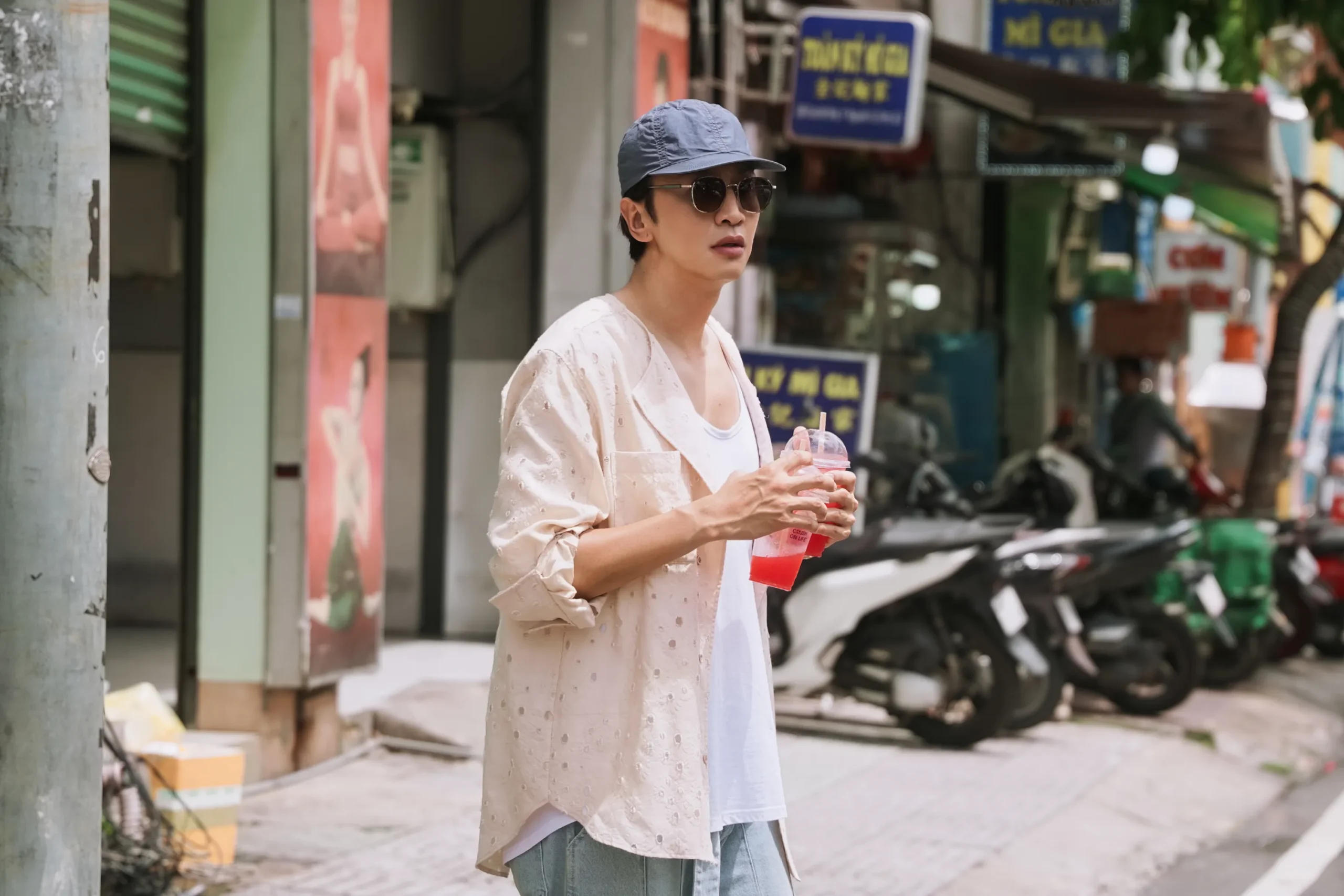Nhân vật của Lee Kwang Soo lạc lối ở Việt Nam và phát hiện ra "đơn vị tiền tệ" là nước ép dưa hấu