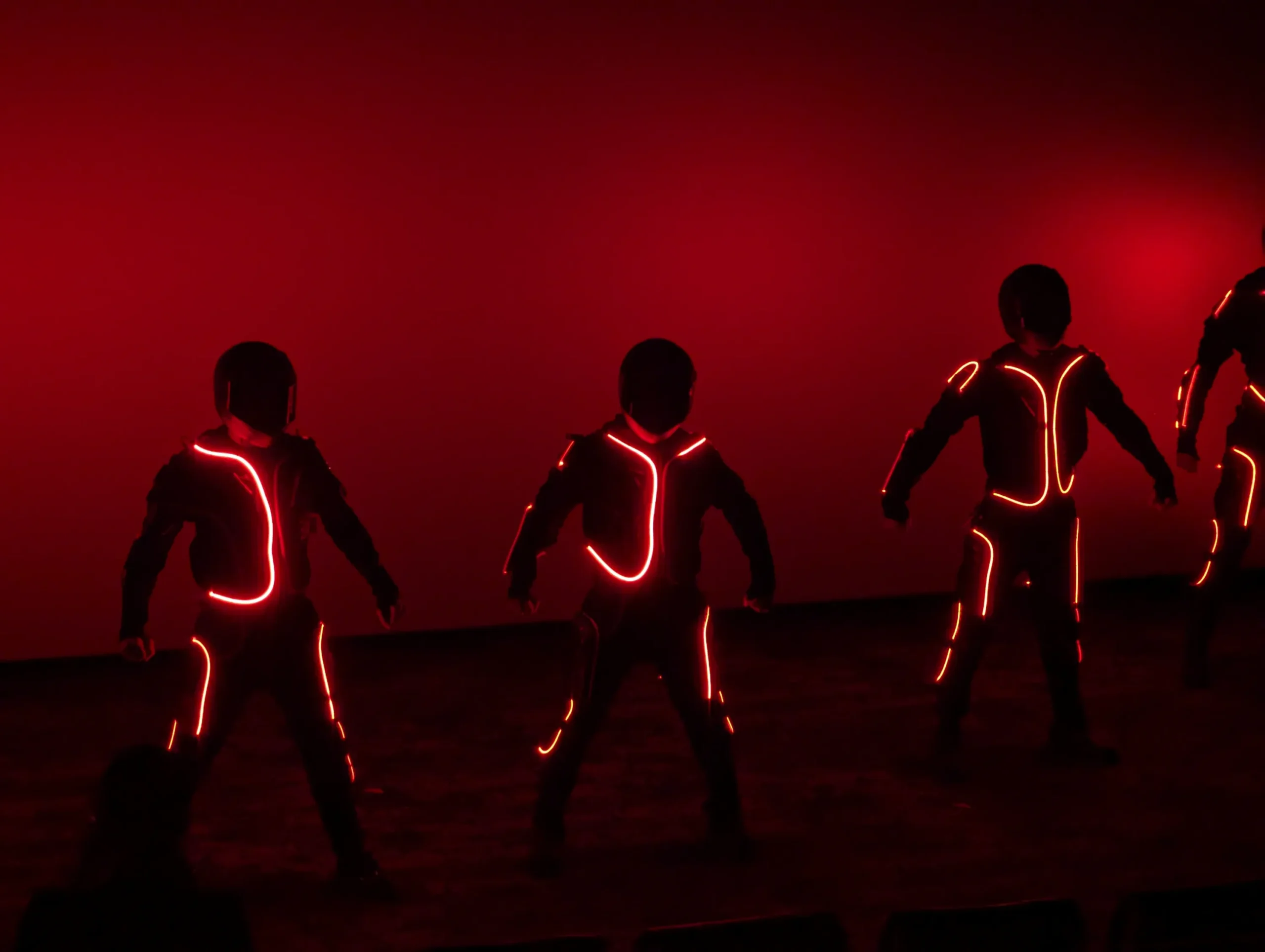 Múa LED tại sự kiện ra mắt phim