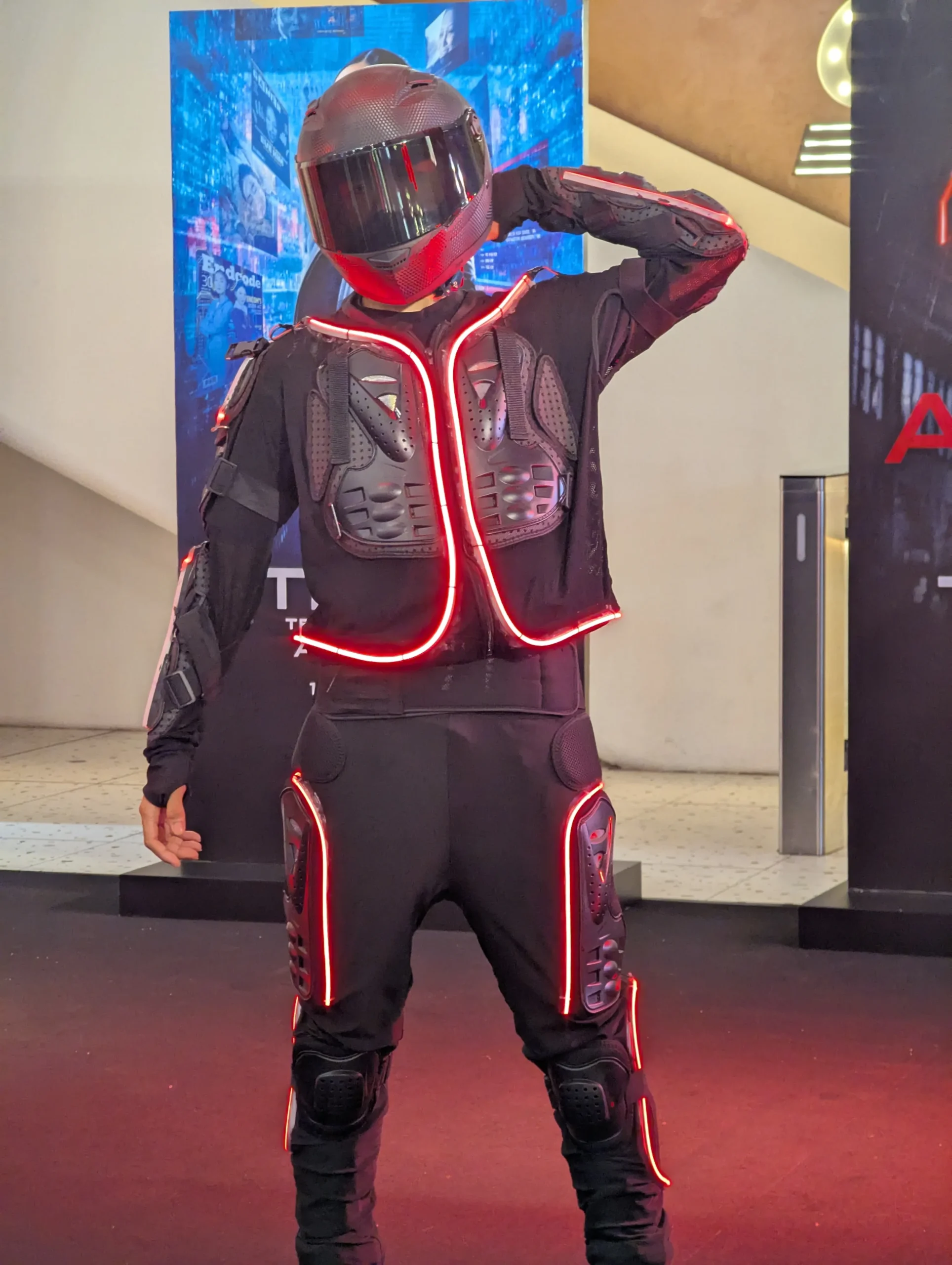 Cosplay nhân vật Ares - Hình ảnh tại sự kiện ra mắt phim Tron: Ares