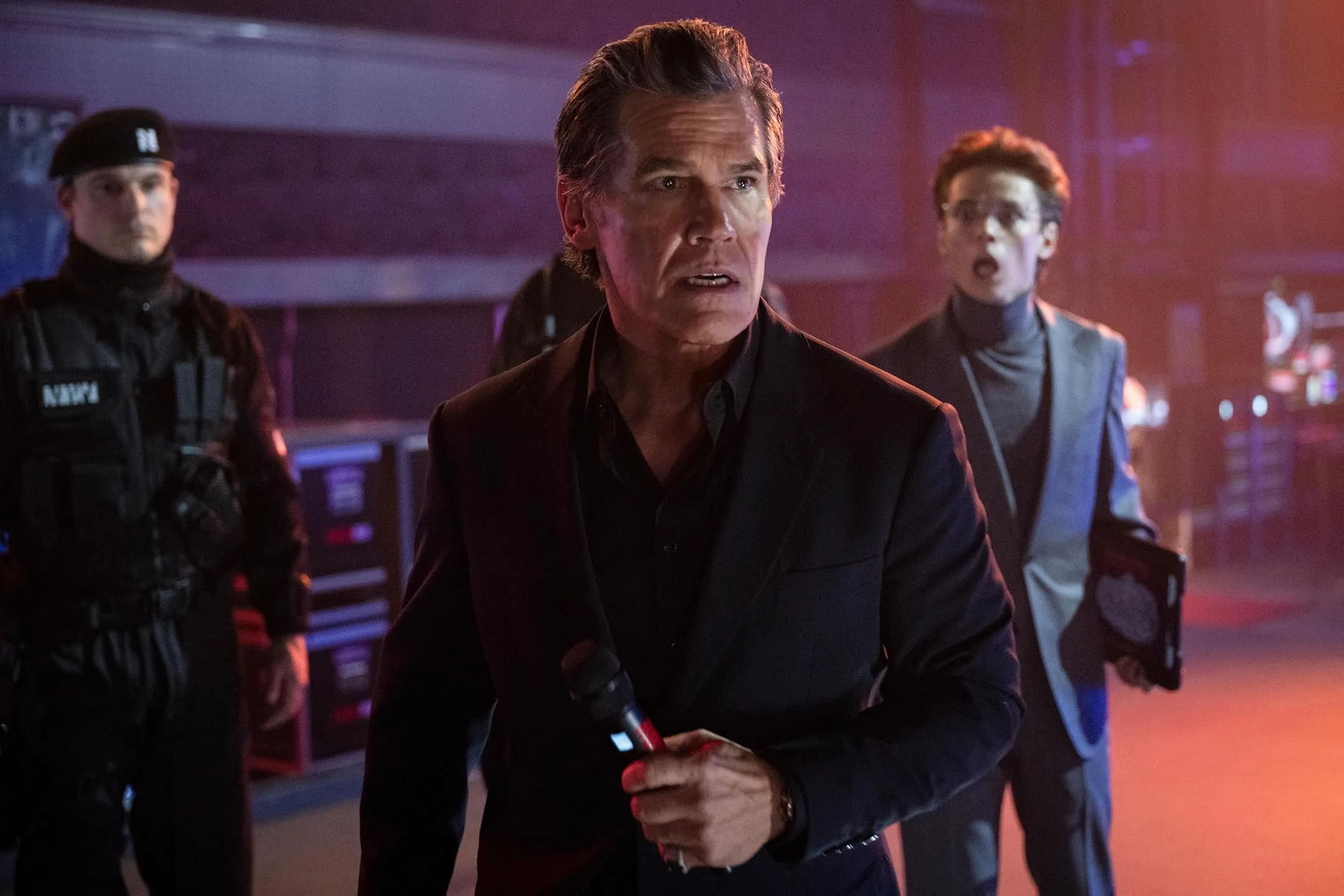 Josh Brolin trong vai Dan Killian