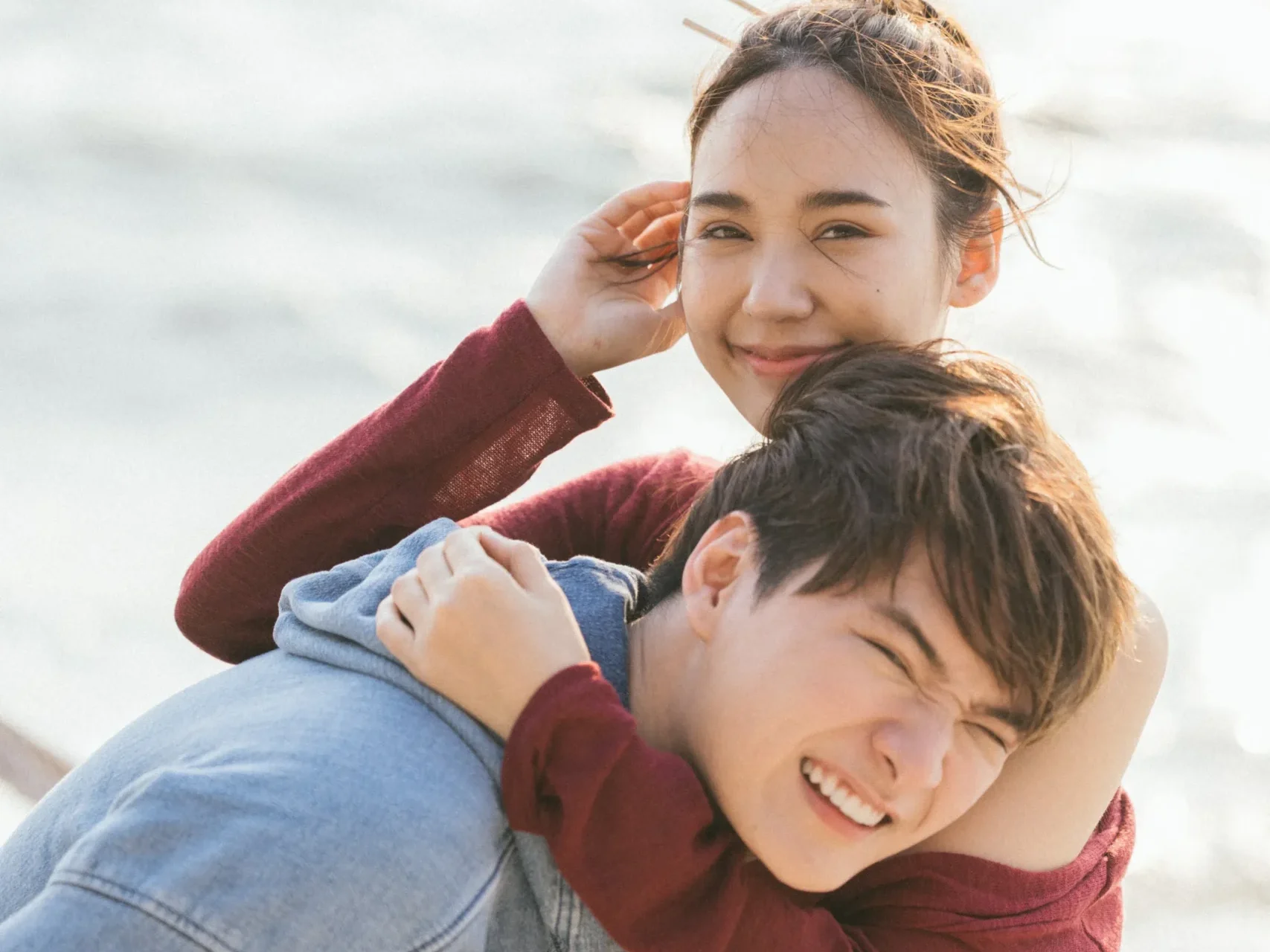 Những khoảnh khắc hậu trường tình bể bình của cặp đôi diễn viên chính