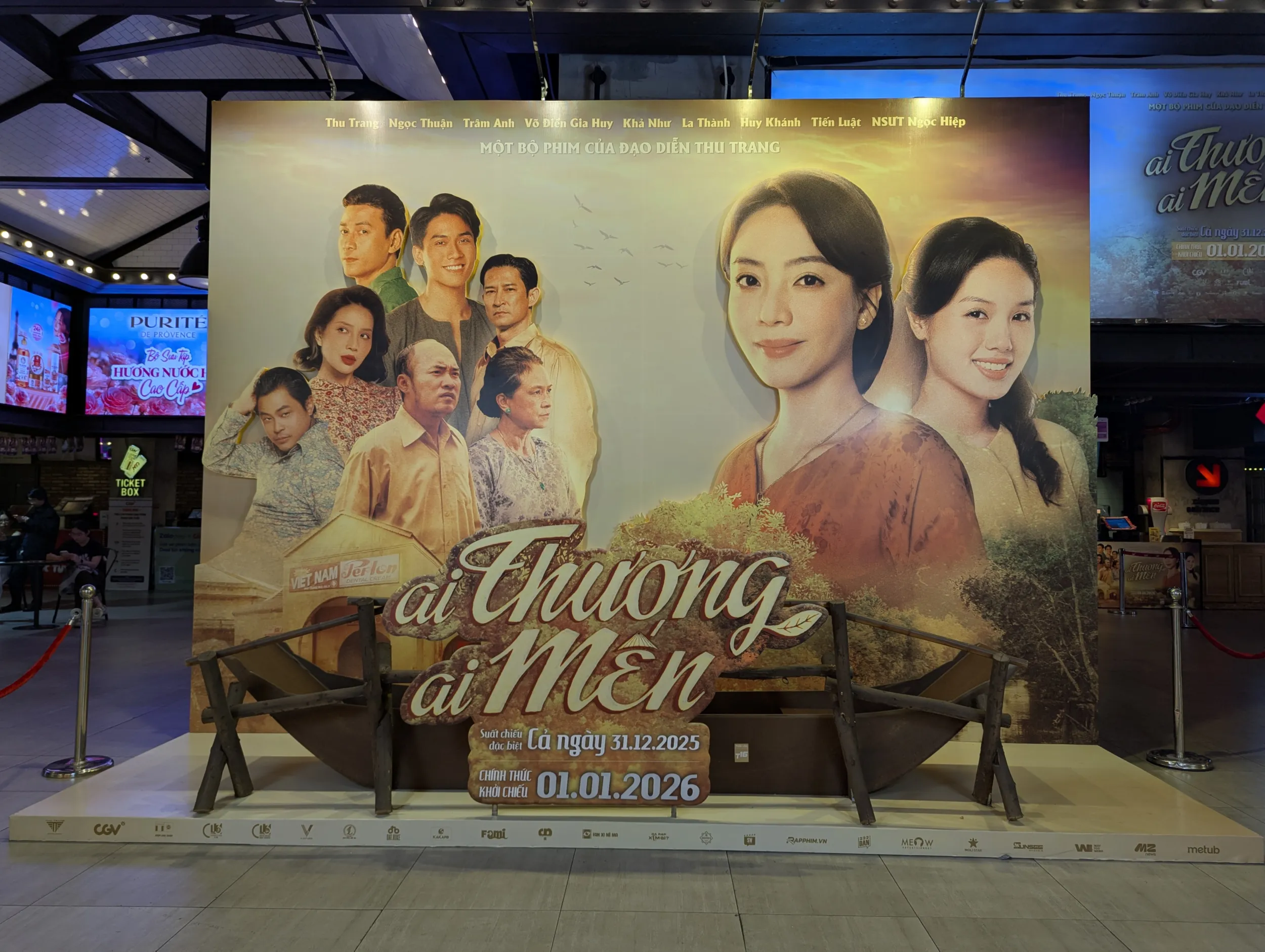 Backdrop chụp ảnh tại rạp phim