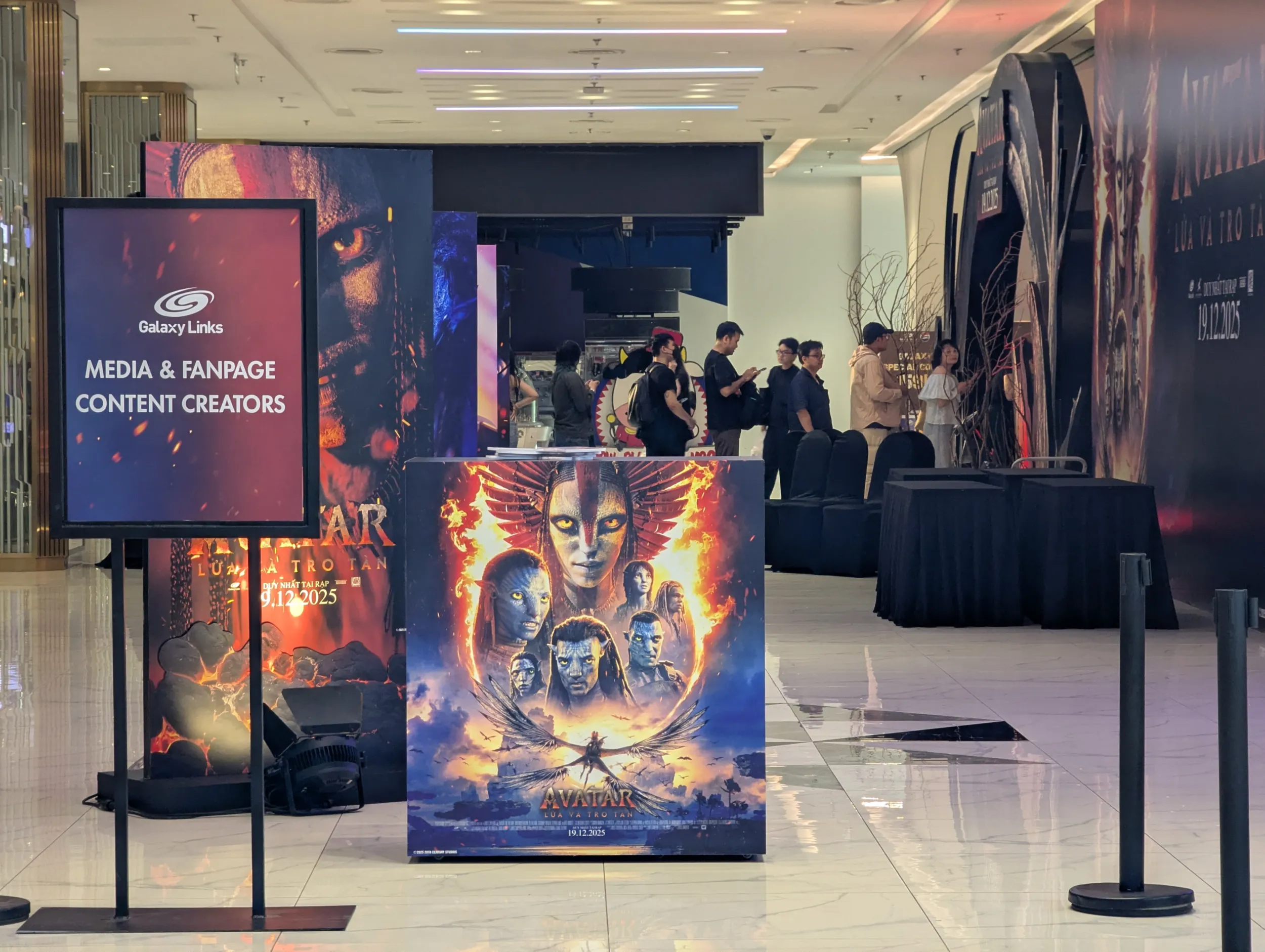 Hình ảnh trước khi sự kiện họp báo Avatar: Fire and Ash diễn ra