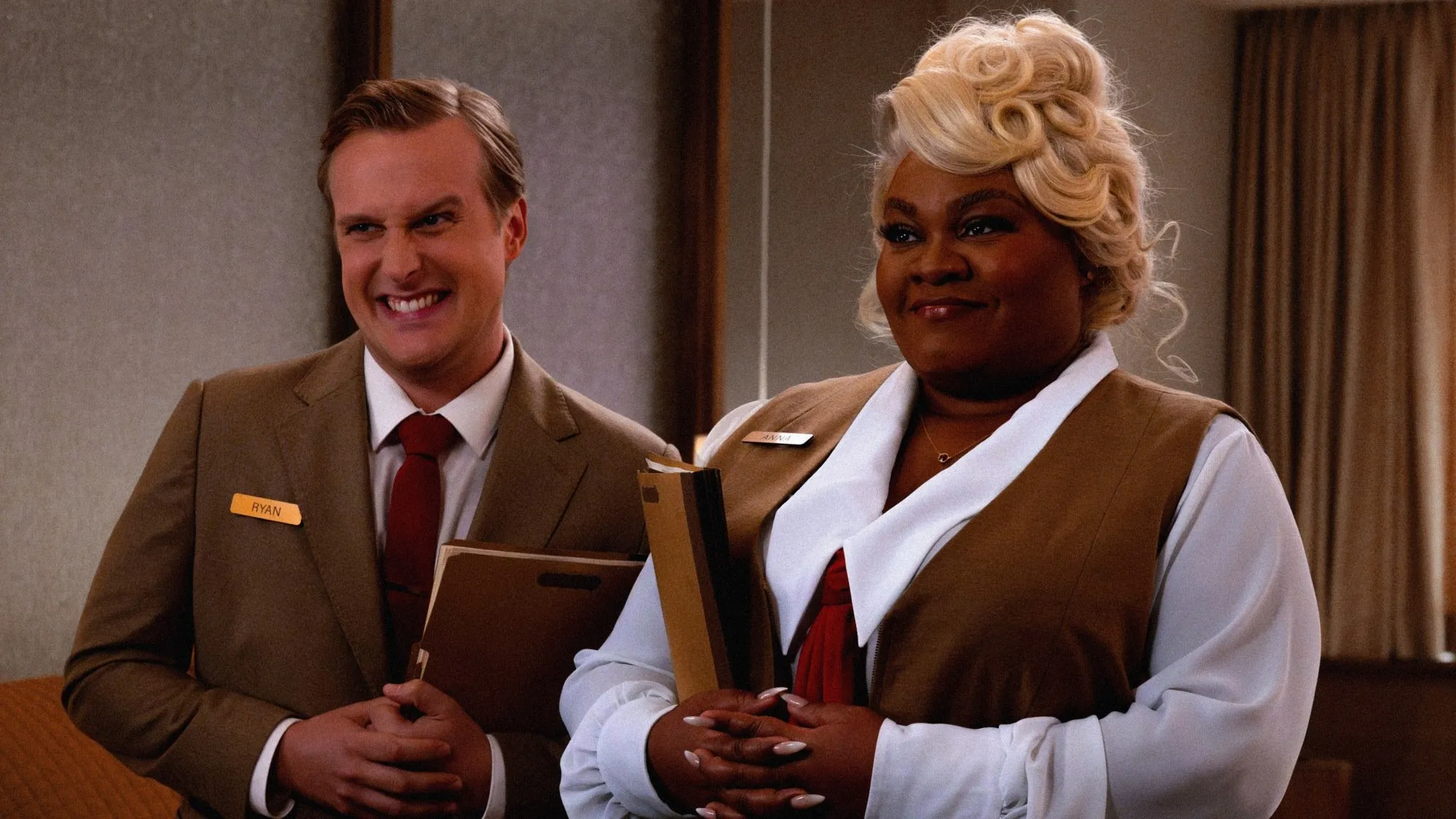 Hai nhân vật này góp phần tấu hài cho phim, nhân vật nam là Ryan do John Early đóng, nữ là Anna do Da'Vine Joy Randolph thủ vai