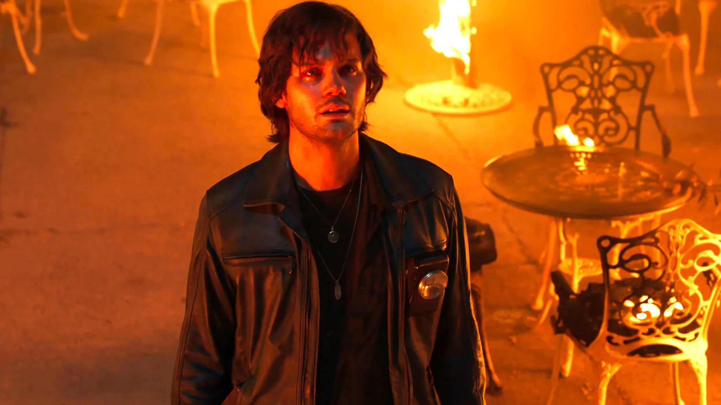 Nam diễn vi&ecirc;n Jeremy Irvine đ&atilde; mang đến một James Sunderland rất kh&aacute;c, một vẻ đẹp mang hơi hướng bi kịch