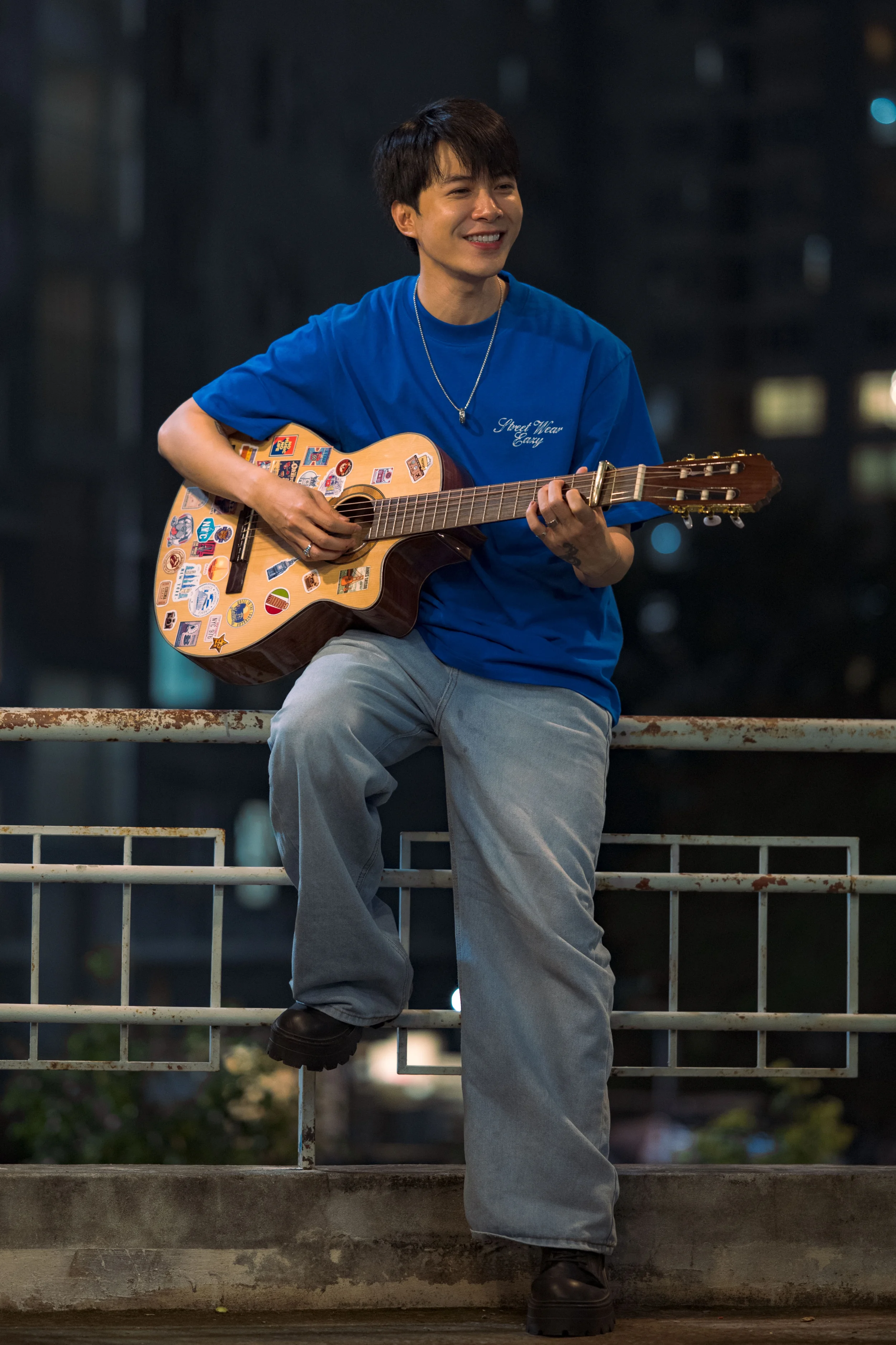 Atus đẹp trai, hát hay