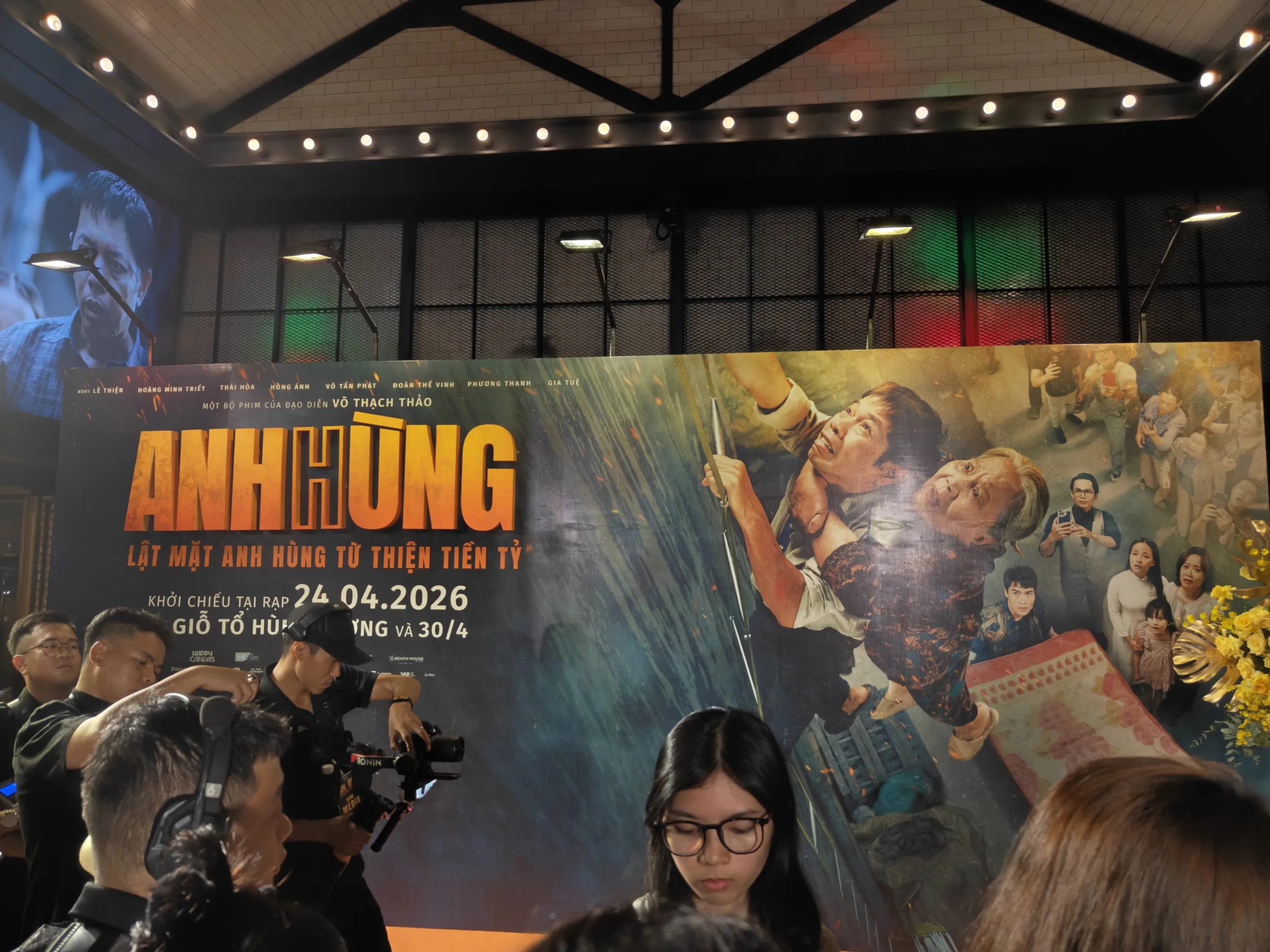 Ảnh chụp tại buổi họp báo công chiếu phim Anh Hùng