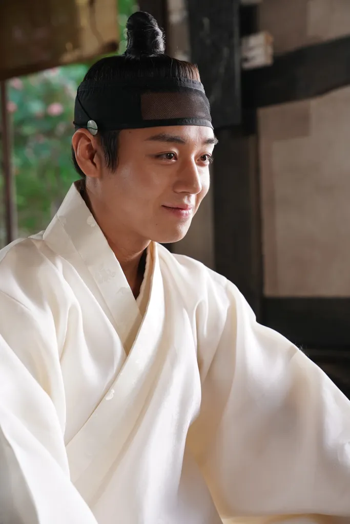 Park Ji-hoon trong vai vua Danjong là điểm bất ngờ thú vị nhất của phim