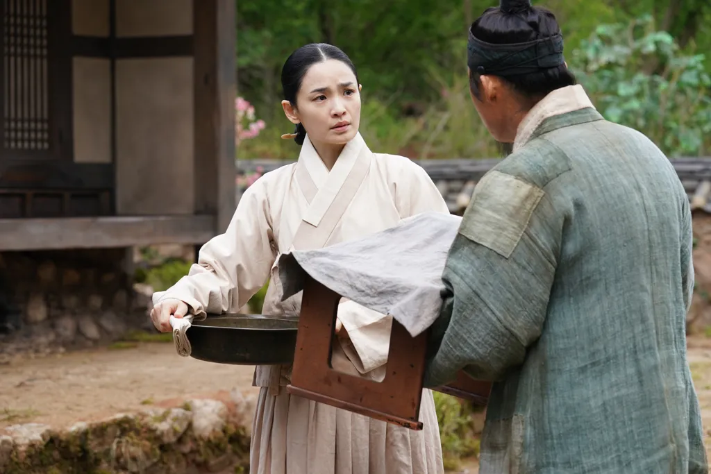 Jeon Mi-do vài vai một nữ trung thành tên Mae-hwa