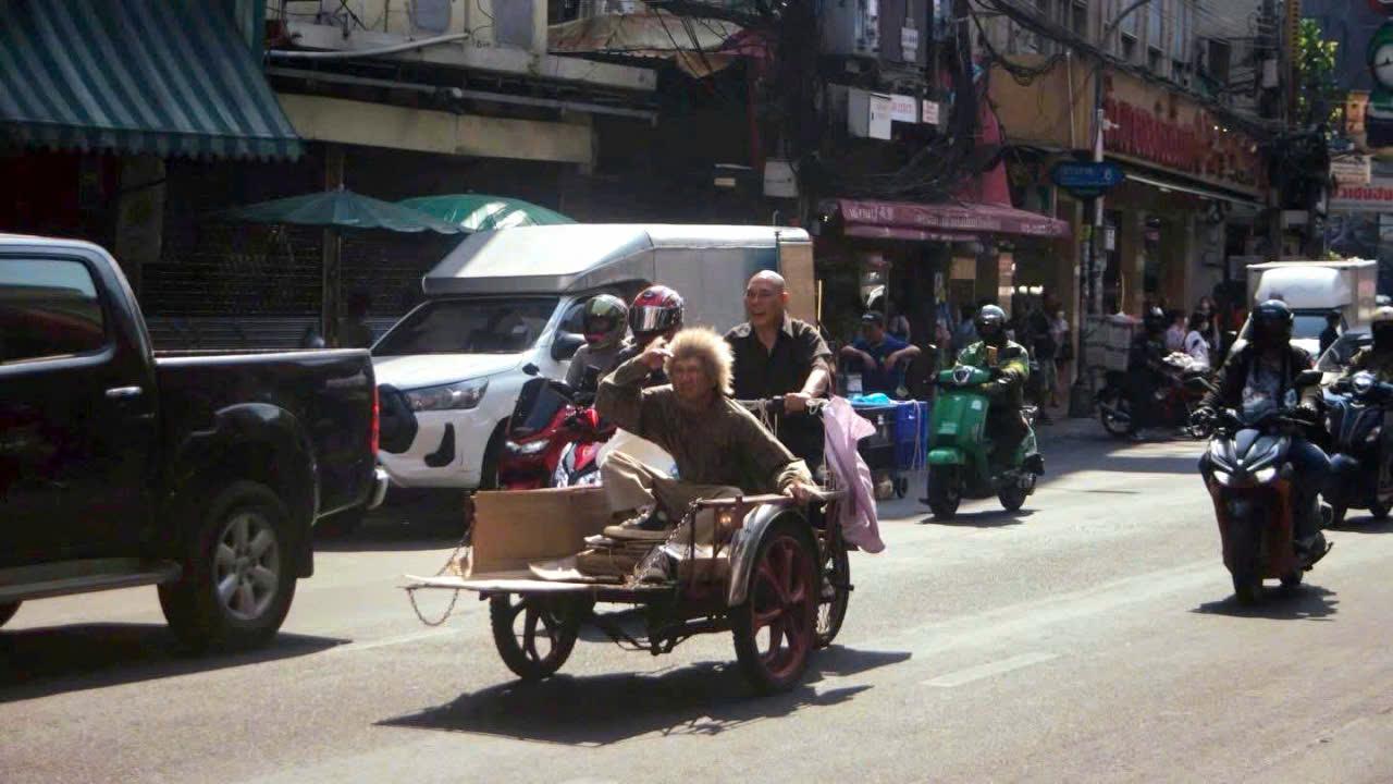 Bộ đôi danh hài Jazz Padung và Nong Chusak