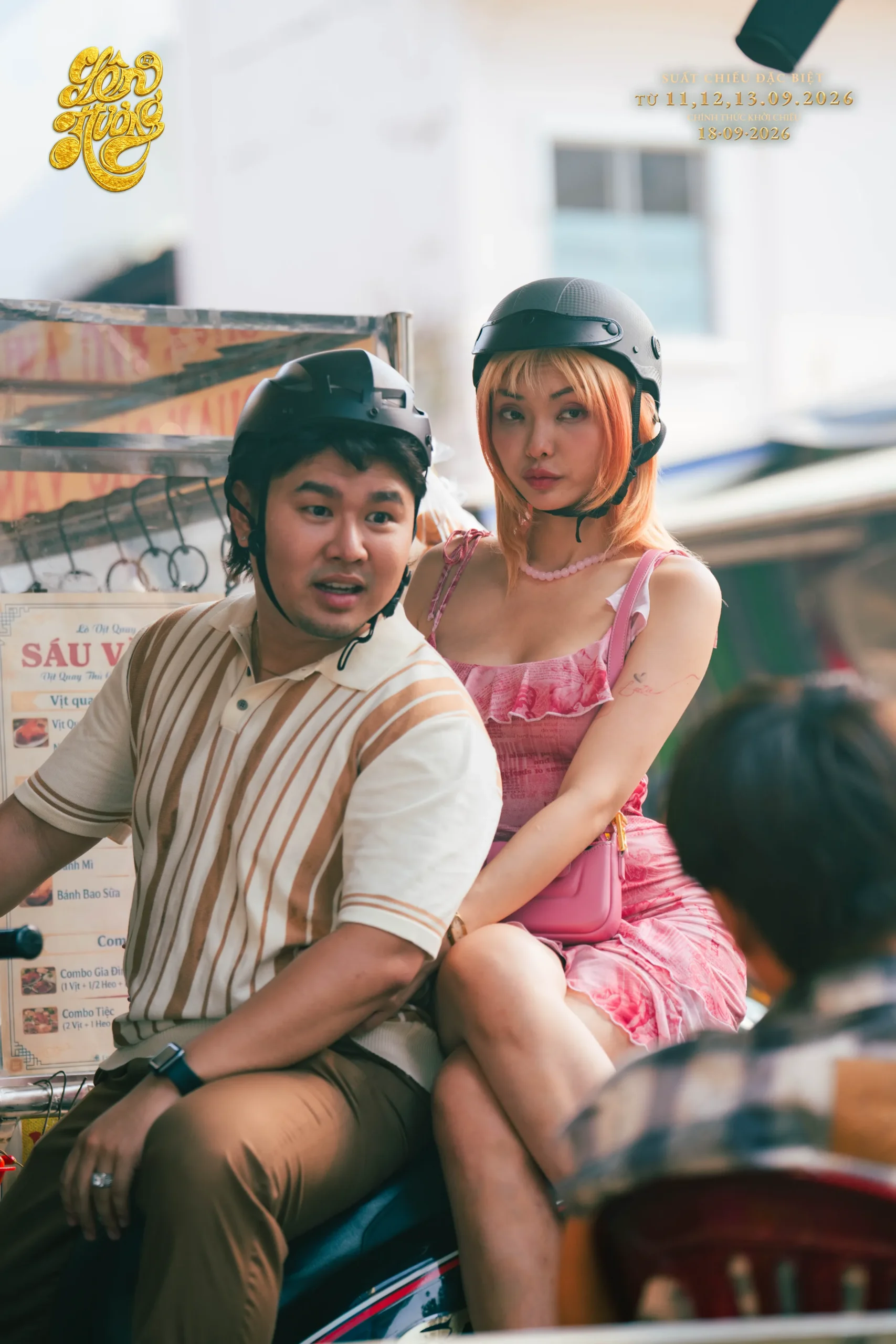 Quang (Quốc Khánh đóng) cùng cô người yêu (do Thiếu Lan đóng)