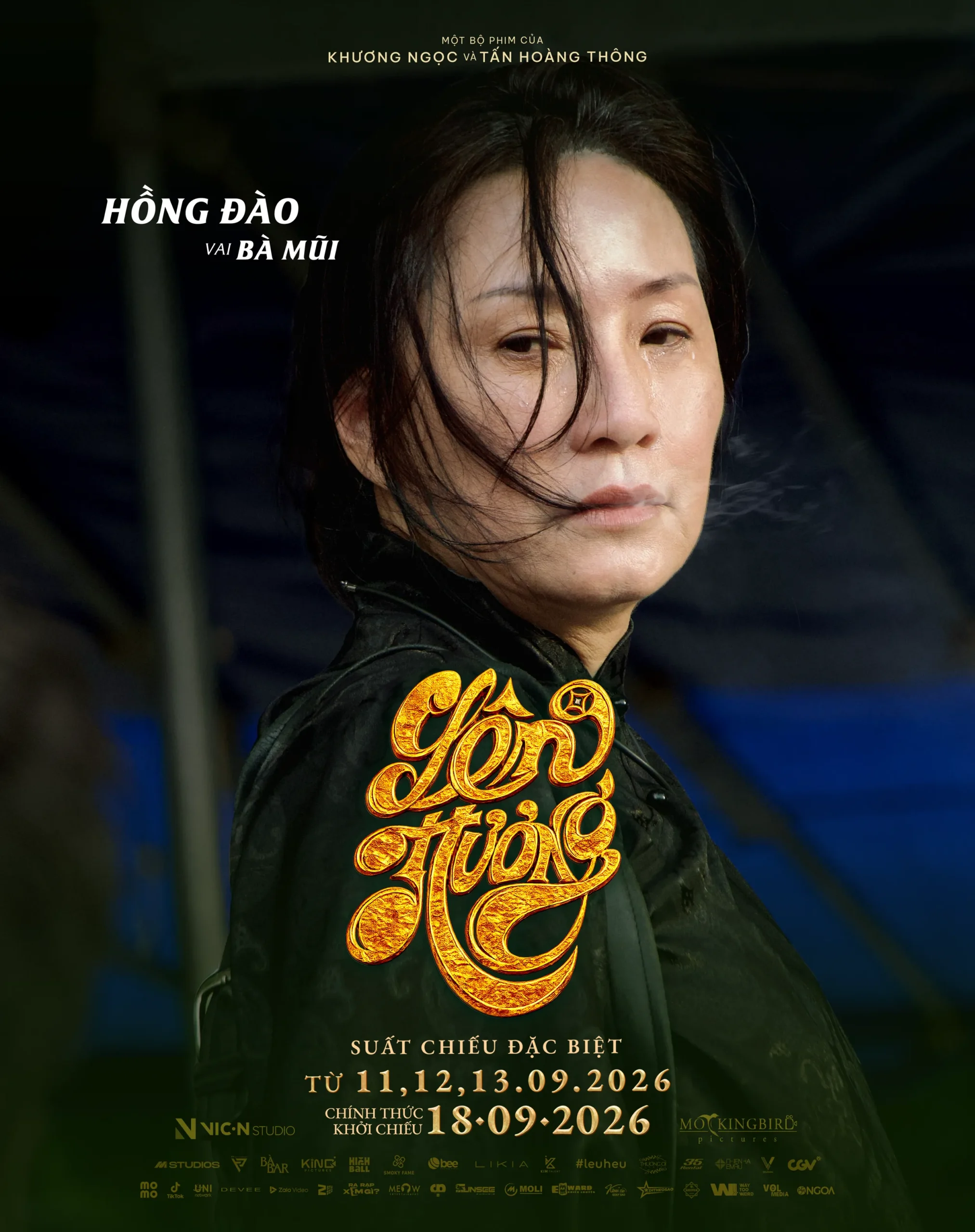 Hồng Đào trong vai bà Mũi chủ trại hòm