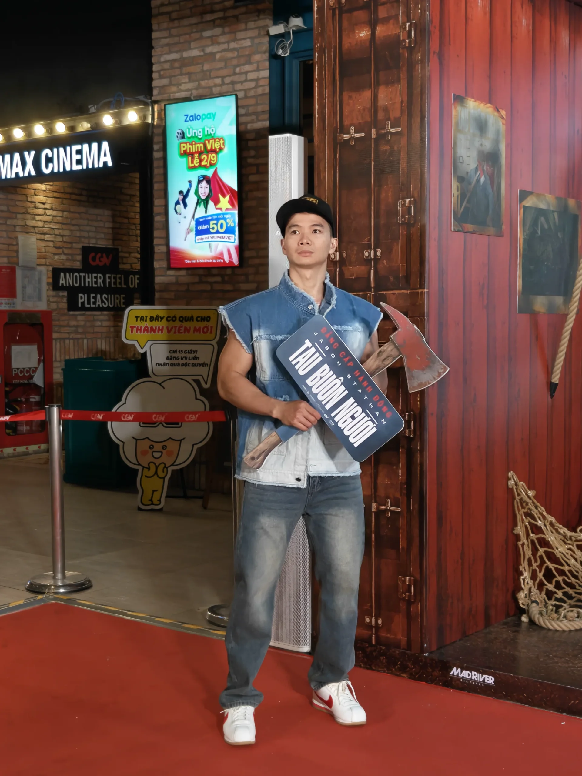 Backdrop phim và khu vực chụp ảnh trước suất chiếu đặc biệt