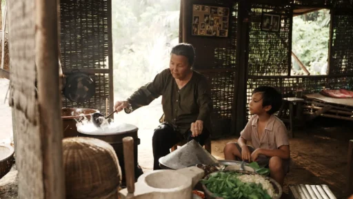 Review phim Mãi Nợ Một Lời Tạm Biệt: Khi tình bà cháu trở thành sợi dây kết nối vô hình