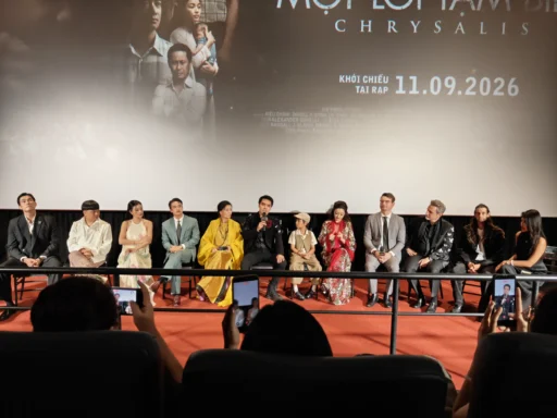 Cast giao lưu cùng khách mời sau suất chiếu