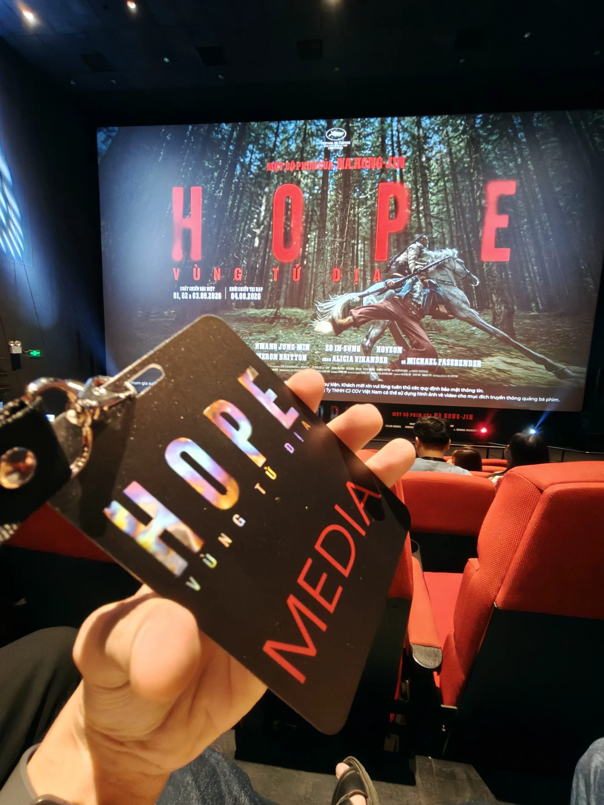 Thẻ media tại sự kiện ra mắt phim Hope