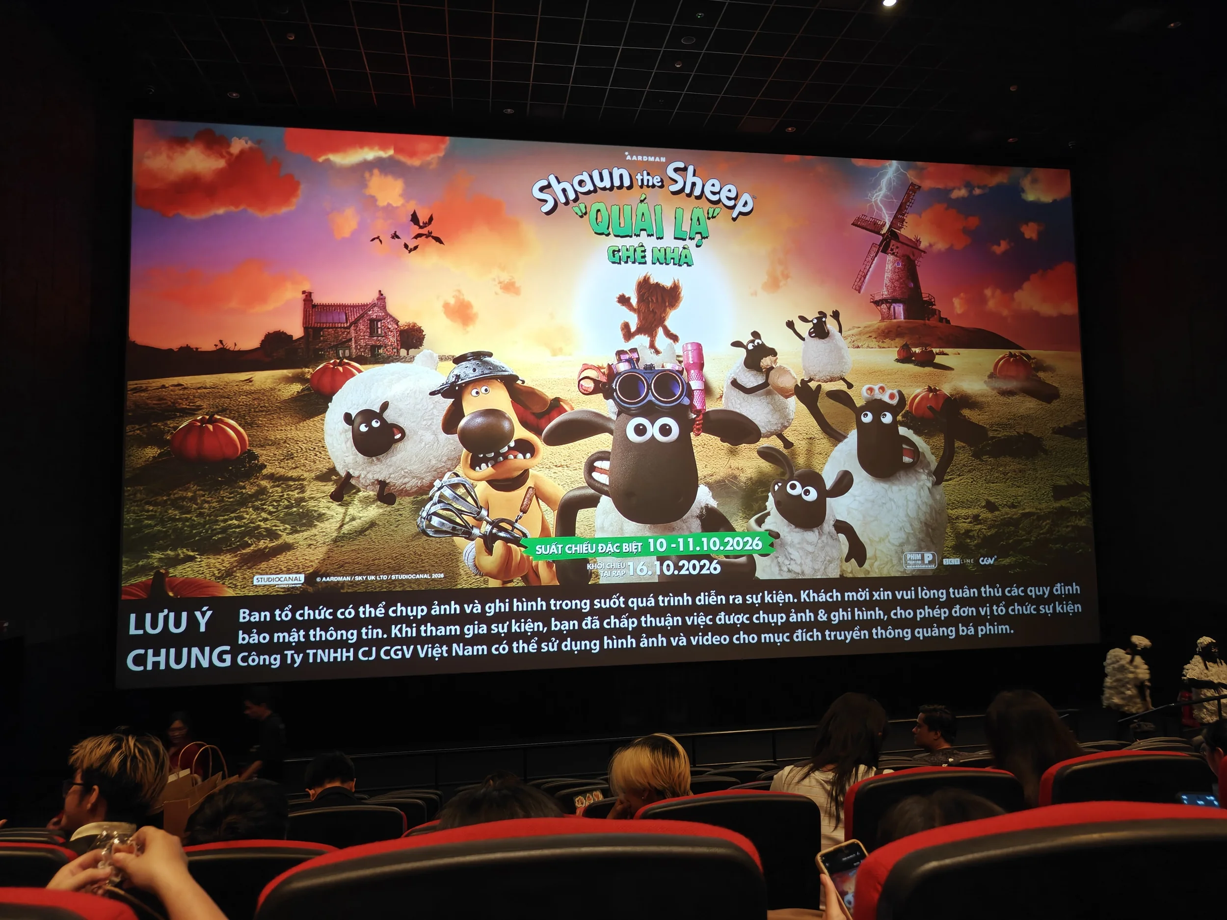 Màn hình chờ trước giờ chiếu buổi công chiếu Shaun the Sheep: Quái Lạ Ghé Nhà tại CGV Sư Vạn Hạnh