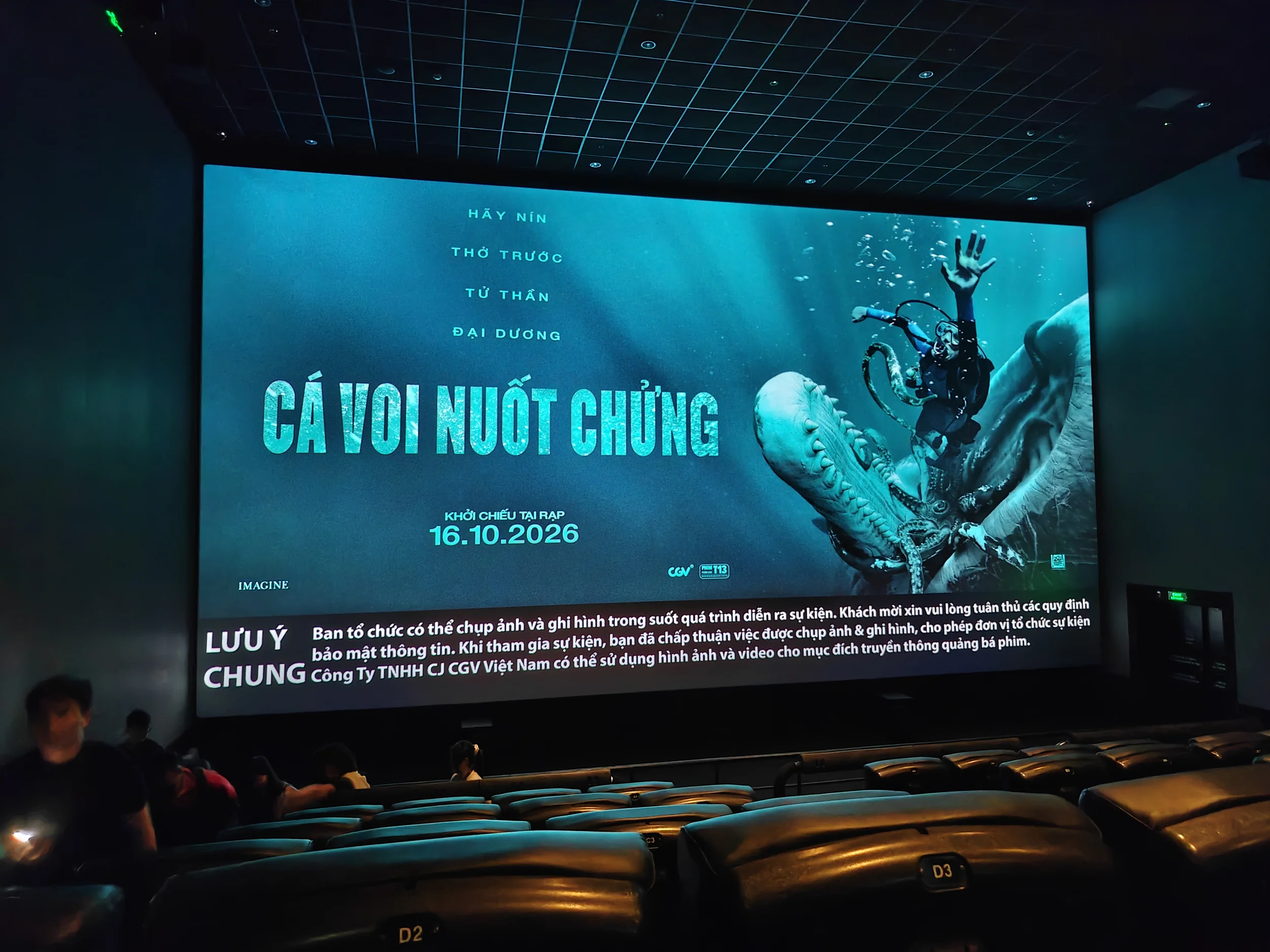 Màn hình chờ trước suất họp báo Cá Voi Nuốt Chửng